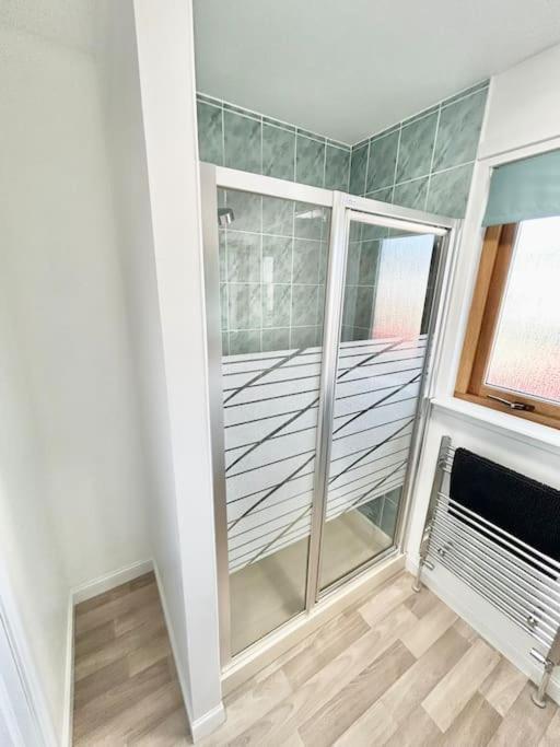 Cosy At Camden, Entire Bungalow Evanton Экстерьер фото