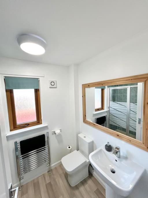 Cosy At Camden, Entire Bungalow Evanton Экстерьер фото